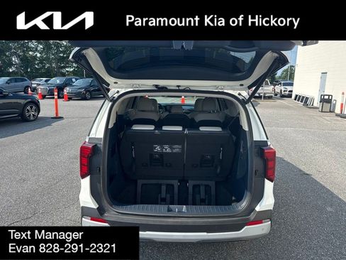 Used 2025 Kia Carnival EX FWD image 10