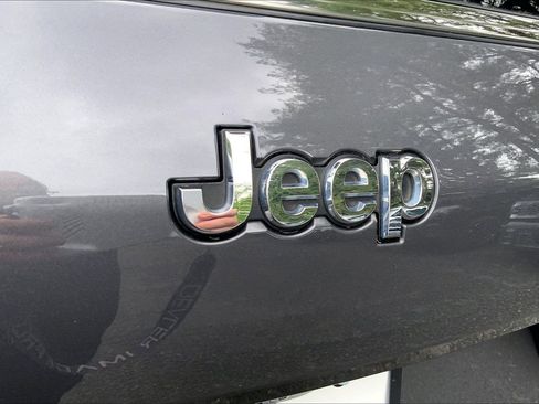 Certified 2023 Jeep Grand Cherokee L Limited w/ Luxury Tech Group II AWD/4WD image 8