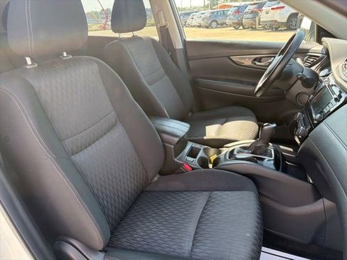 Used 2020 Nissan Rogue SV image 15