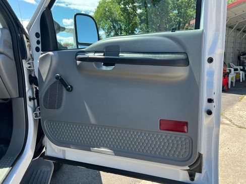 Used 2005 Ford F250 XLT AWD/4WD image 17