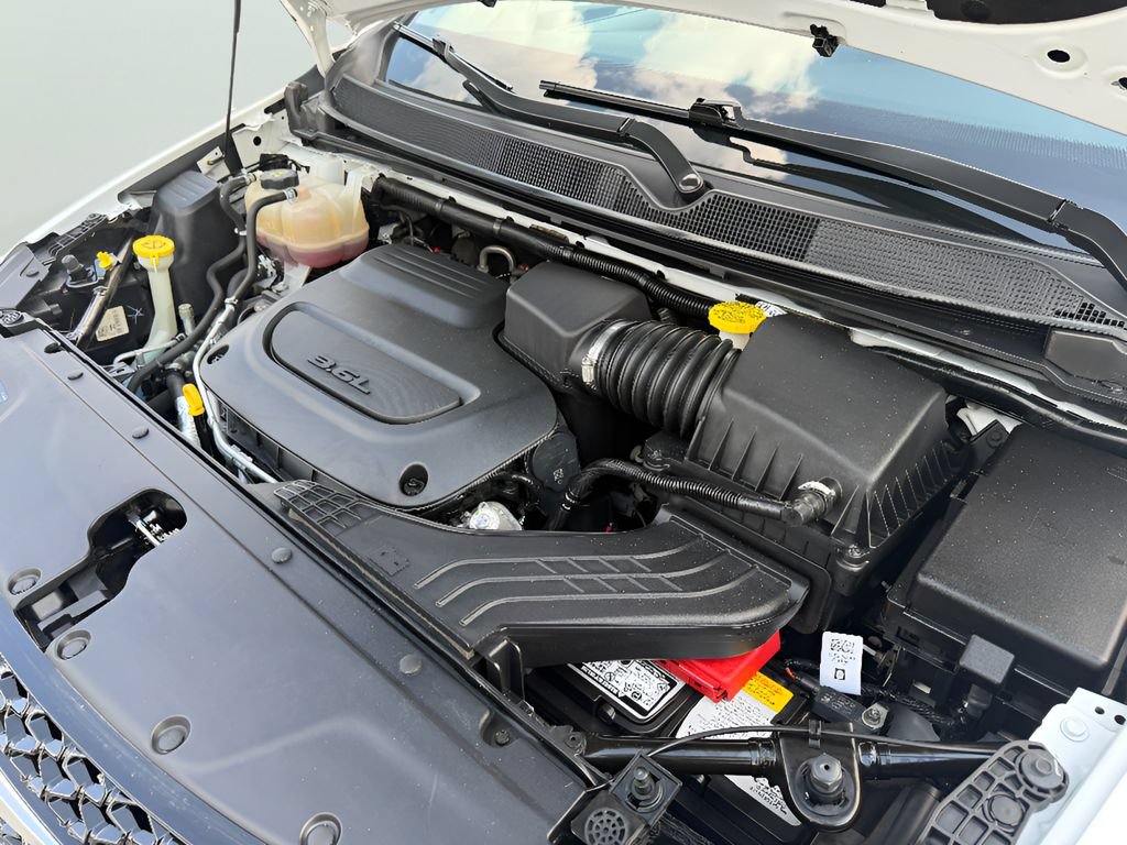 Used 2023 Chrysler Pacifica Touring-L FWD image 23