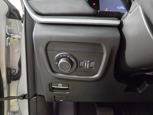 Certified 2025 Jeep Grand Cherokee Altitude image 21