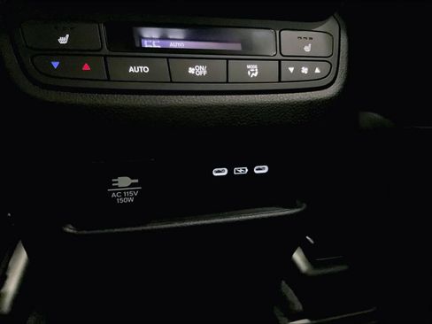 Used 2025 Honda Pilot Black Edition image 33