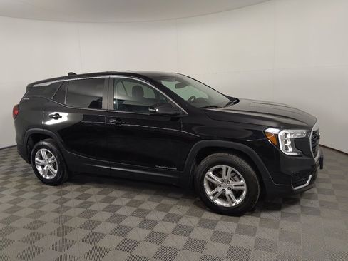 Used 2022 GMC Terrain SLE w/ LPO, Floor Liner Package AWD/4WD image 11