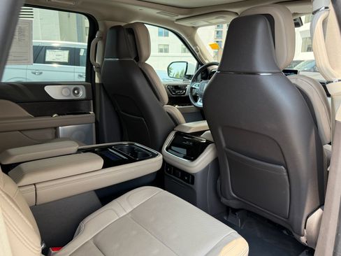 Certified 2023 Lincoln Navigator L Reserve AWD/4WD image 17