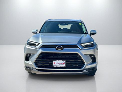 Used 2024 Toyota Grand Highlander Limited image 2