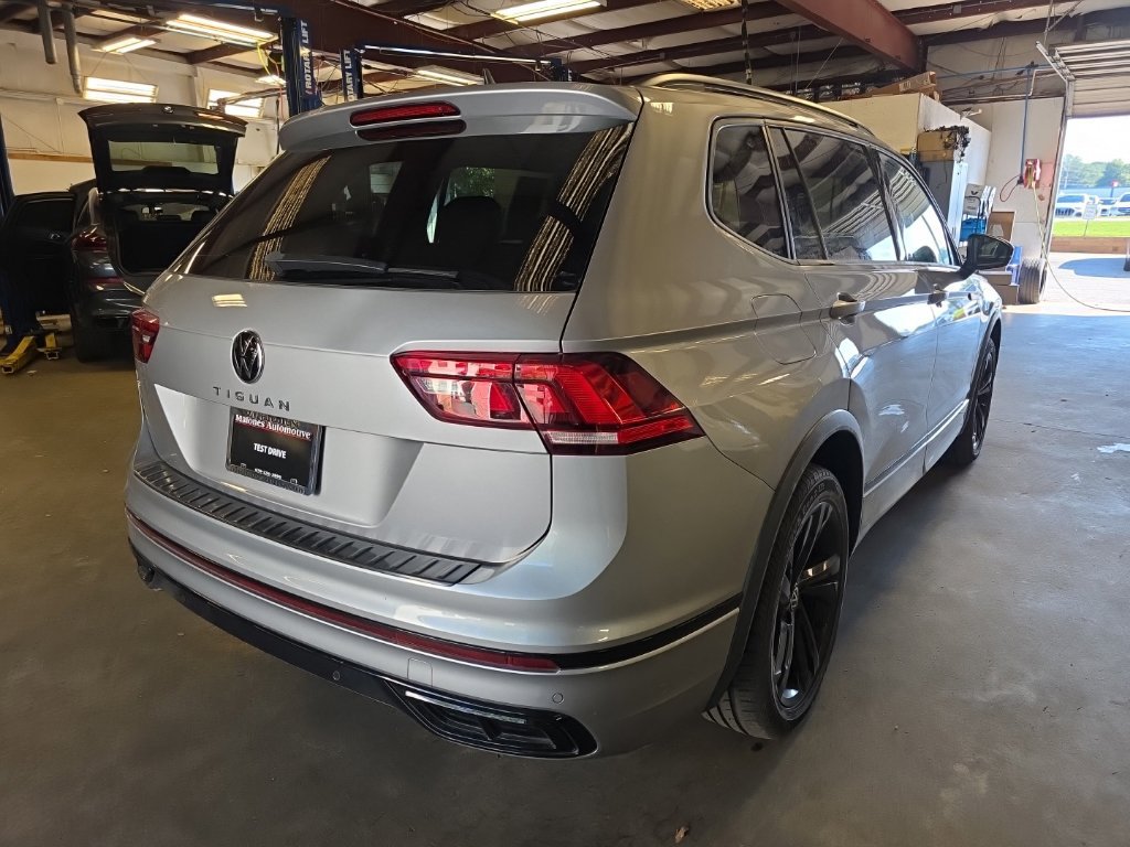 Used 2023 Volkswagen Tiguan SE R-Line FWD image 3