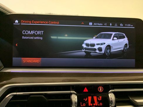 Used 2022 BMW X5 xDrive40i w/ M Sport Package AWD/4WD image 32