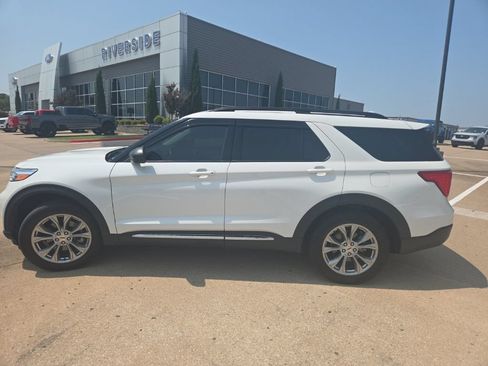 Used 2021 Ford Explorer XLT w/ Equipment Group 202A AWD/4WD image 1