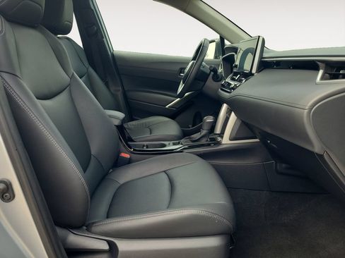 Used 2025 Toyota Corolla Cross XLE FWD image 15