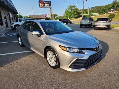 Used 2023 Toyota Camry LE FWD image 7