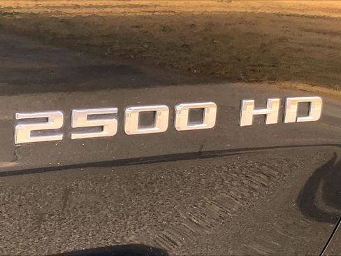 Used 2024 Chevrolet Silverado 2500 Custom image 9