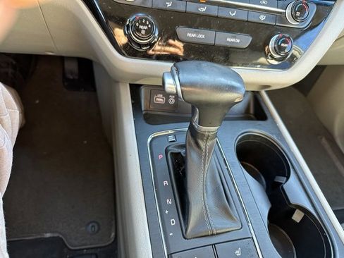 Used 2018 Kia Sedona LX w/ LX Essentials Premium Package image 37