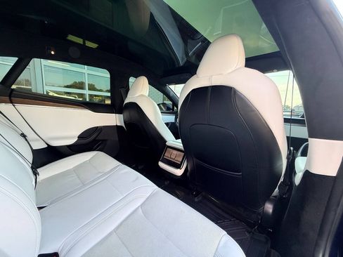Used 2022 Tesla Model S AWD/4WD image 37