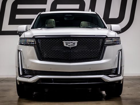 Used 2023 Cadillac Escalade Sport w/ LPO, ONYX Package AWD/4WD image 4