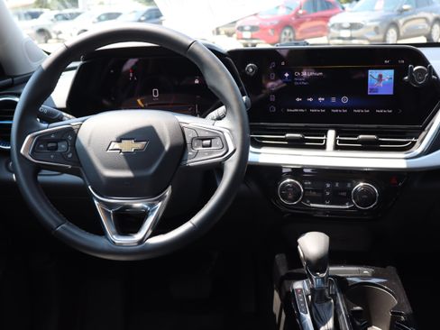 Used 2024 Chevrolet Trax LT w/ Driver Confidence Package FWD image 13