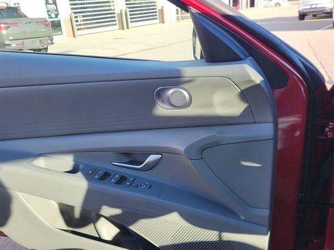 Used 2025 Hyundai Elantra SE FWD image 19