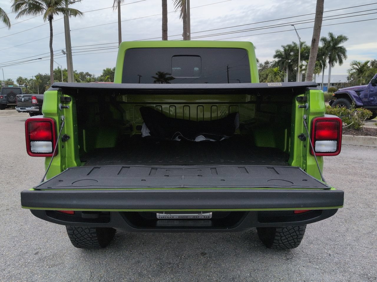 Used 2025 Jeep Gladiator Sport AWD/4WD image 13