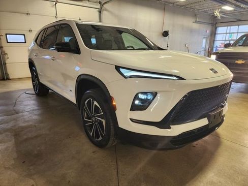 Certified 2025 Buick Enclave Sport Touring image 6