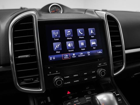 Certified 2018 Porsche Cayenne Platinum Edition image 37