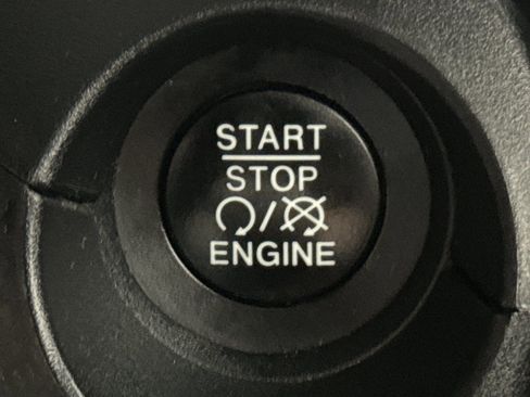 Used 2016 Jeep Renegade Latitude w/ Cold Weather Group image 40