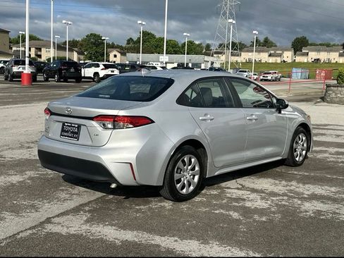 Used 2026 Toyota Corolla LE FWD image 3