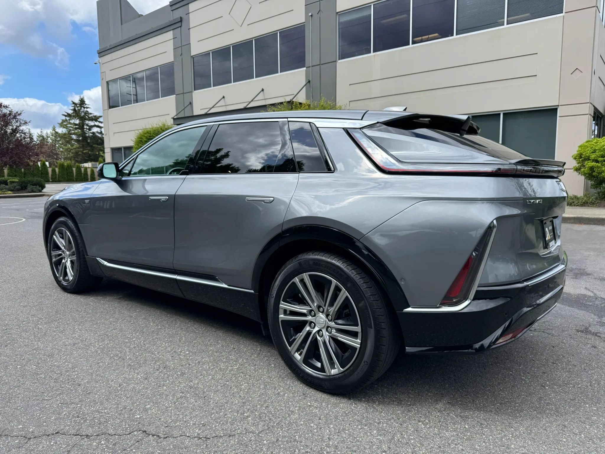 Used 2023 Cadillac Lyriq AWD image 7