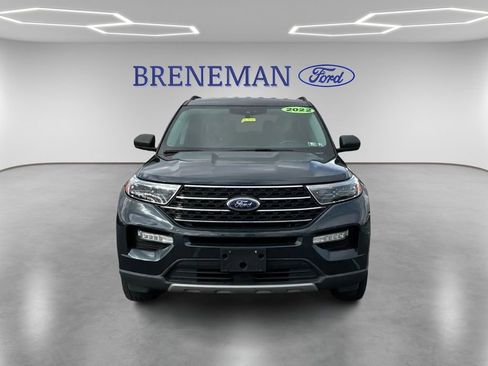 Used 2022 Ford Explorer XLT w/ Equipment Group 202A image 2