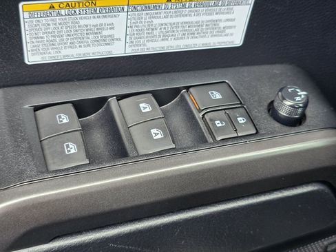 Certified 2019 Toyota Tacoma TRD Off-Road AWD/4WD image 27