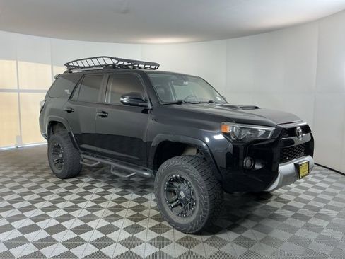 Used 2018 Toyota 4Runner TRD Off-Road Premium image 3