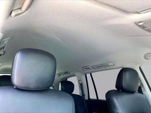 Used 2022 Nissan Armada SV w/ SV Appearance Package RWD image 17