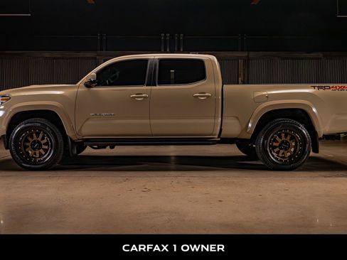 Used 2017 Toyota Tacoma TRD Sport AWD/4WD image 5