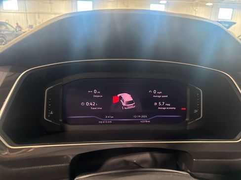 Used 2019 Volkswagen Tiguan SEL Premium image 28