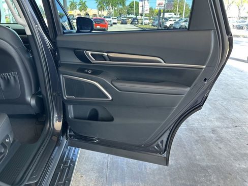 Used 2025 Kia Telluride S image 36