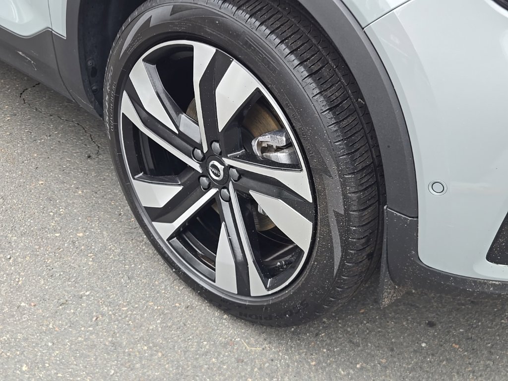 Certified 2025 Volvo XC40 B5 Ultra AWD/4WD image 5