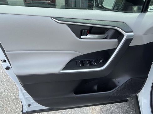 Used 2025 Toyota RAV4 XLE image 18