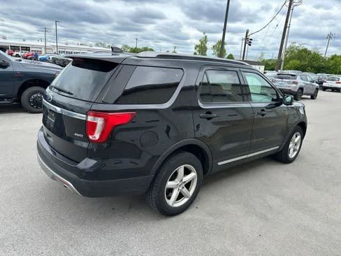 Used 2017 Ford Explorer XLT w/ Equipment Group 202A AWD/4WD image 18