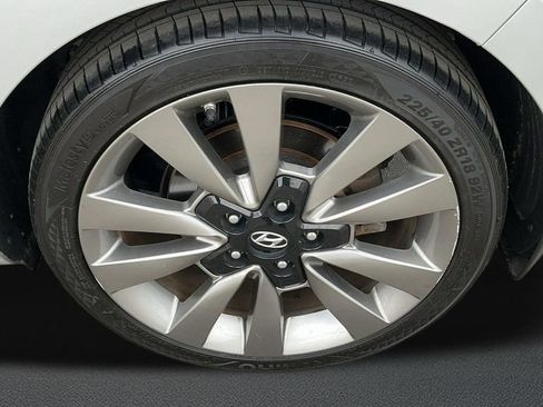 Used 2018 Hyundai Elantra GT Sport image 9