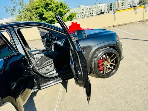 Used 2014 Jeep Grand Cherokee SRT8 w/ Luxury Group II image 93