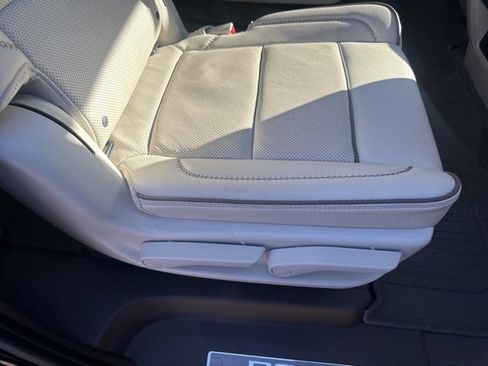 Used 2023 GMC Yukon XL Denali image 31