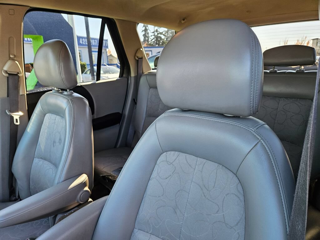 Used 2005 Saturn Vue AWD V6 w/ Comfort Pkg image 16