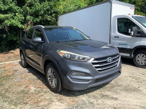Used 2017 Hyundai Tucson SE w/ SE Popular Package 02 AWD/4WD image 2