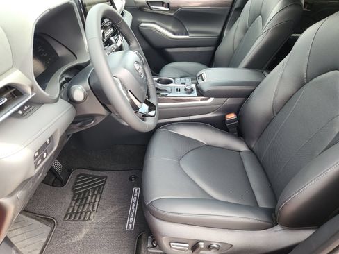 New 2026 Toyota Highlander Limited AWD/4WD image 14