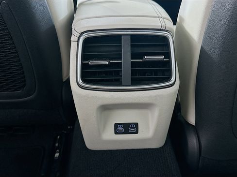 Used 2025 Genesis G70 2.5T image 27