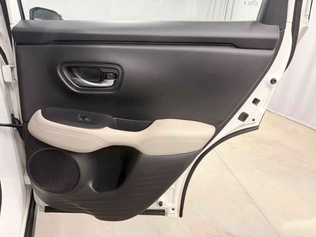 Certified 2025 Honda HR-V LX image 37