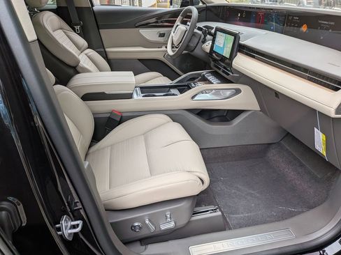 New 2025 Lincoln Nautilus Reserve AWD/4WD image 35