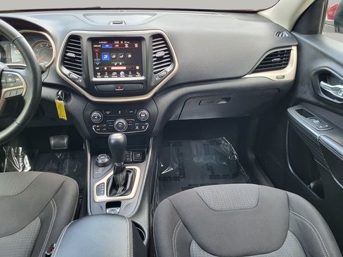 Used 2015 Jeep Cherokee Latitude w/ Cold Weather Group AWD/4WD image 21