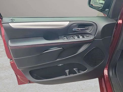 Used 2020 Dodge Grand Caravan GT FWD image 15