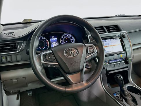 Used 2016 Toyota Camry XLE w/ Moonroof Package image 18