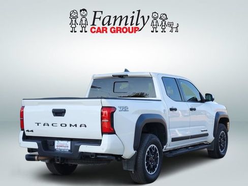 Used 2024 Toyota Tacoma TRD Off-Road w/ TRD Off Road Premium Package AWD/4WD image 4